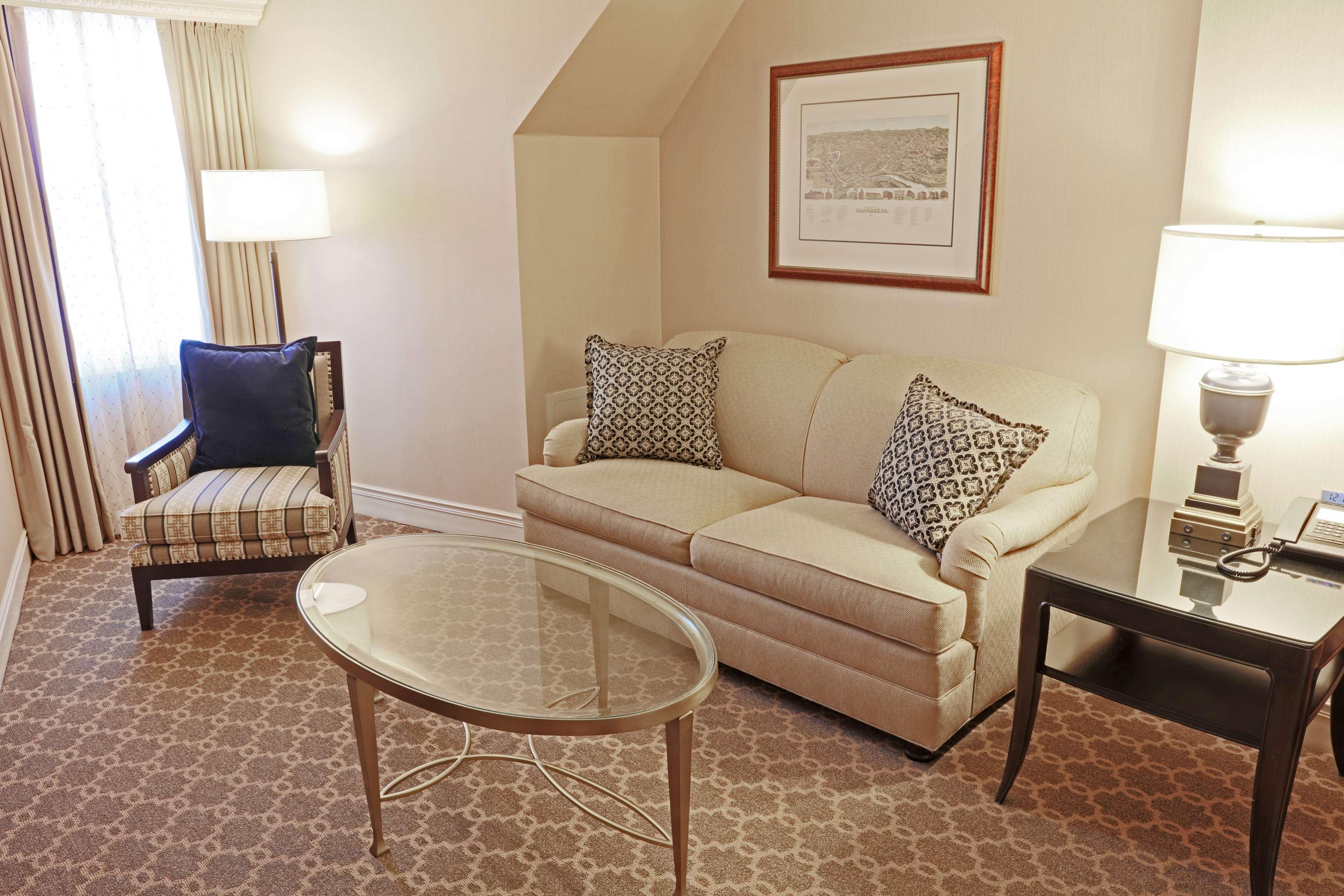Hotel Roanoke & Conference Center, Curio Collection By Hilton Exterior photo