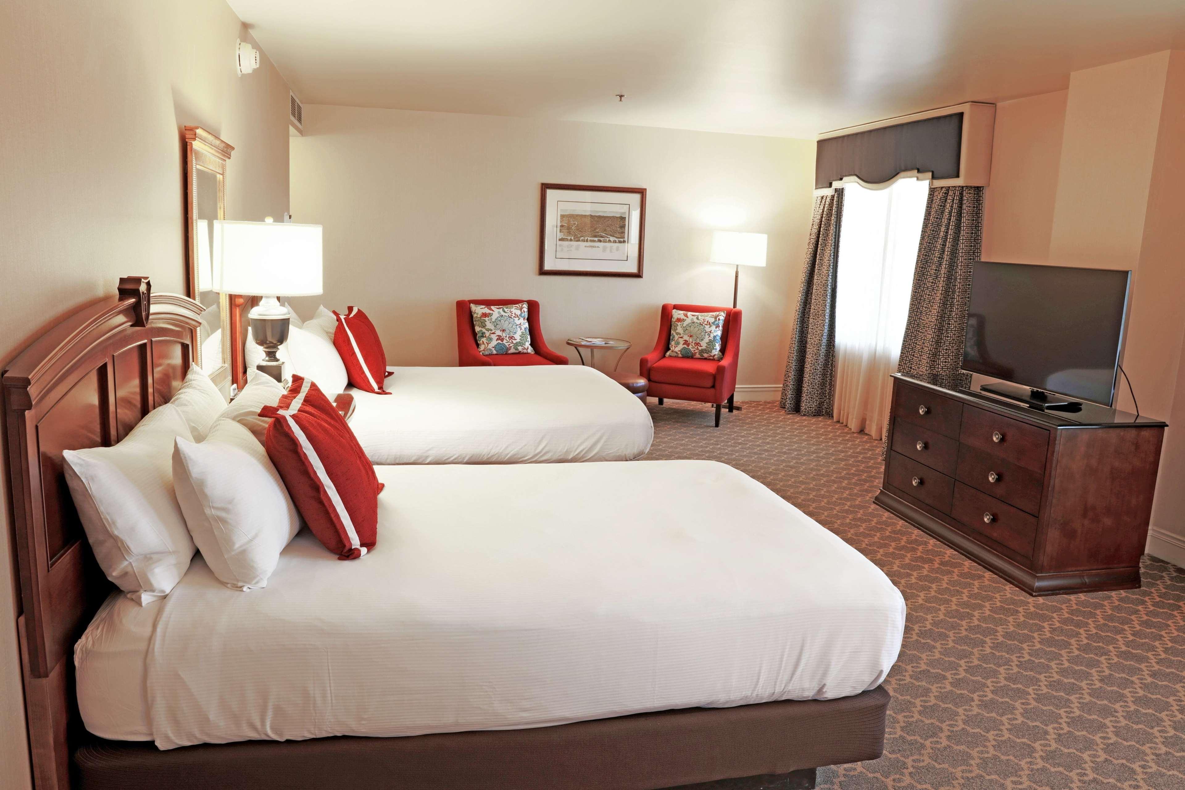 Hotel Roanoke & Conference Center, Curio Collection By Hilton Exterior photo