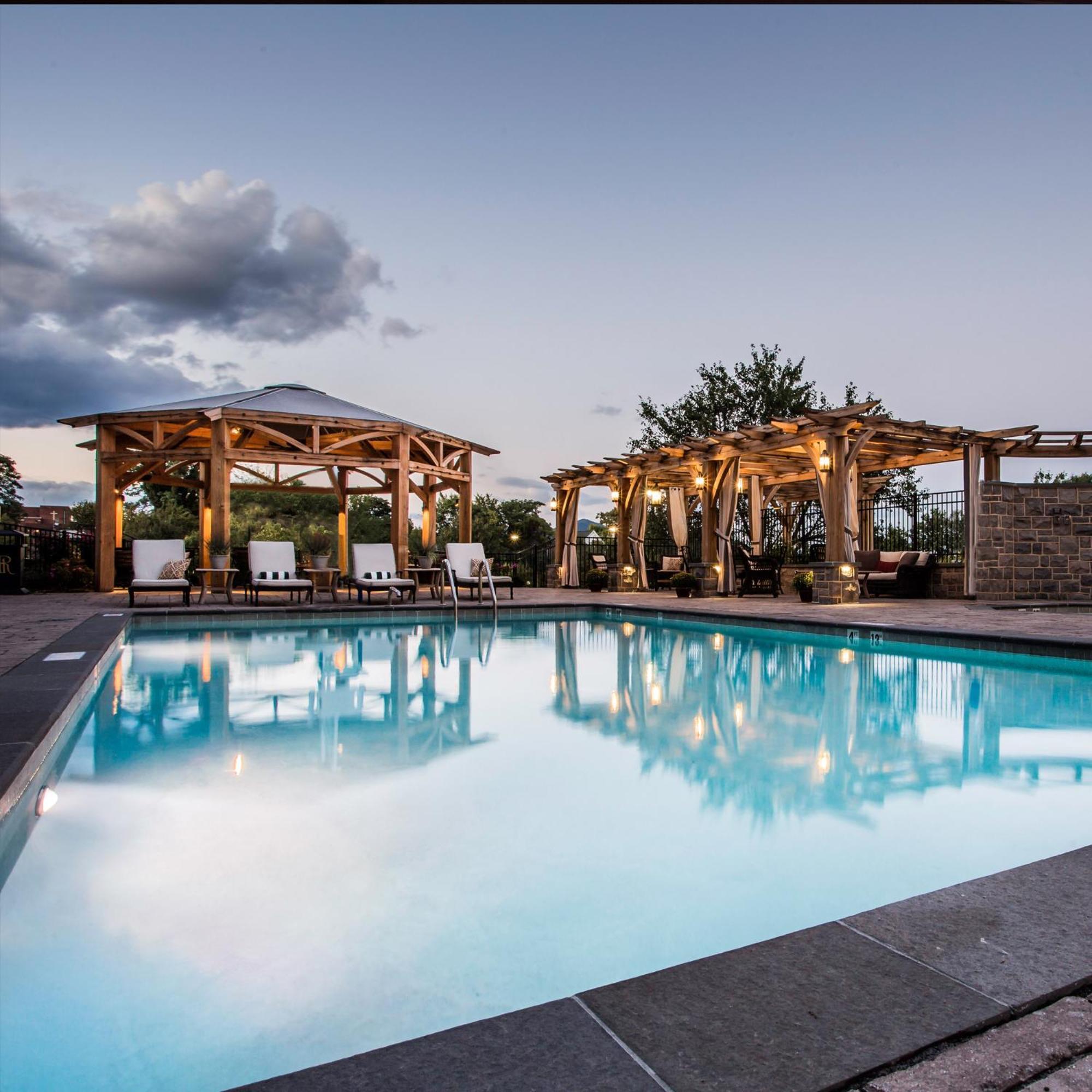Hotel Roanoke & Conference Center, Curio Collection By Hilton Exterior photo