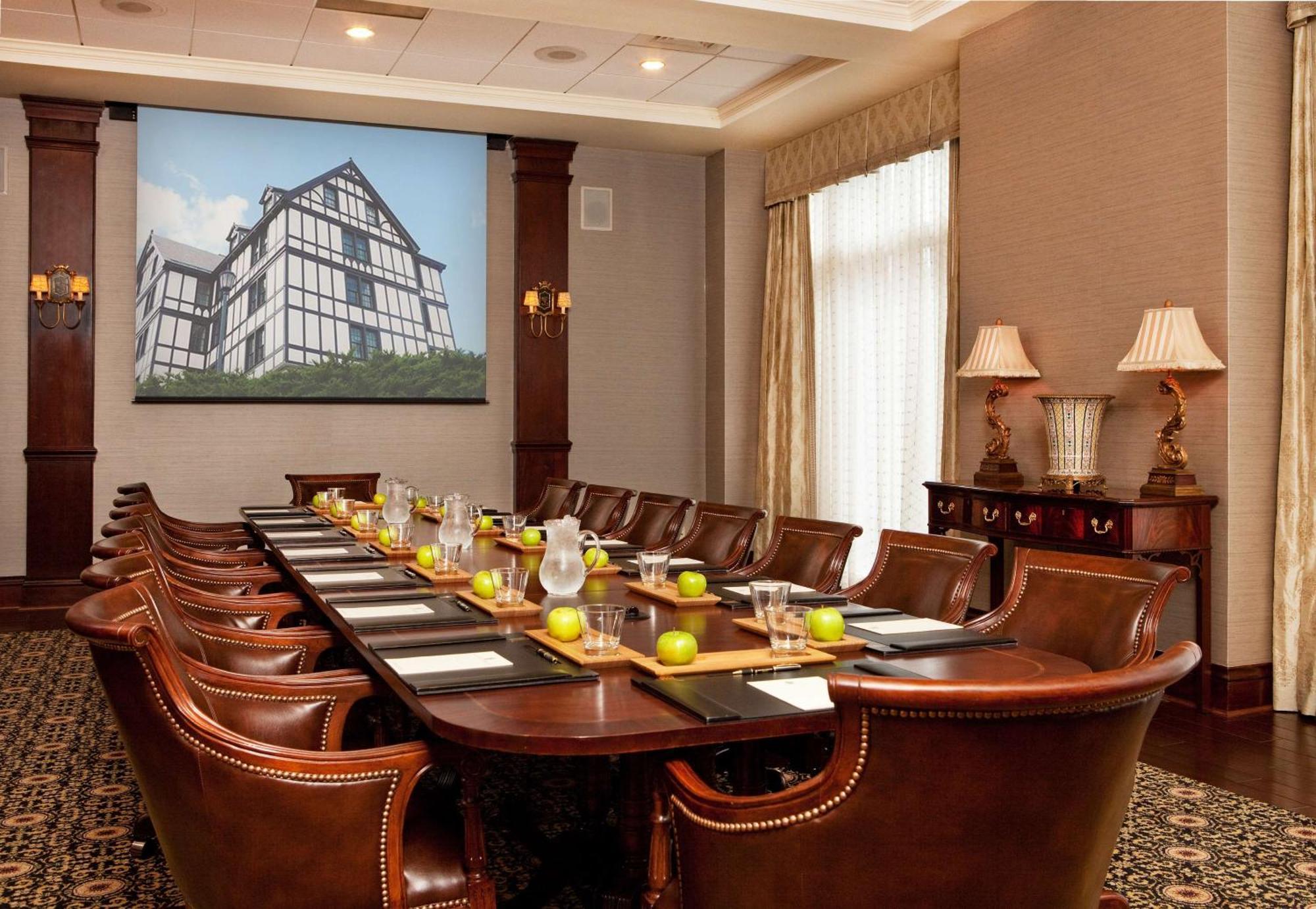 Hotel Roanoke & Conference Center, Curio Collection By Hilton Exterior photo