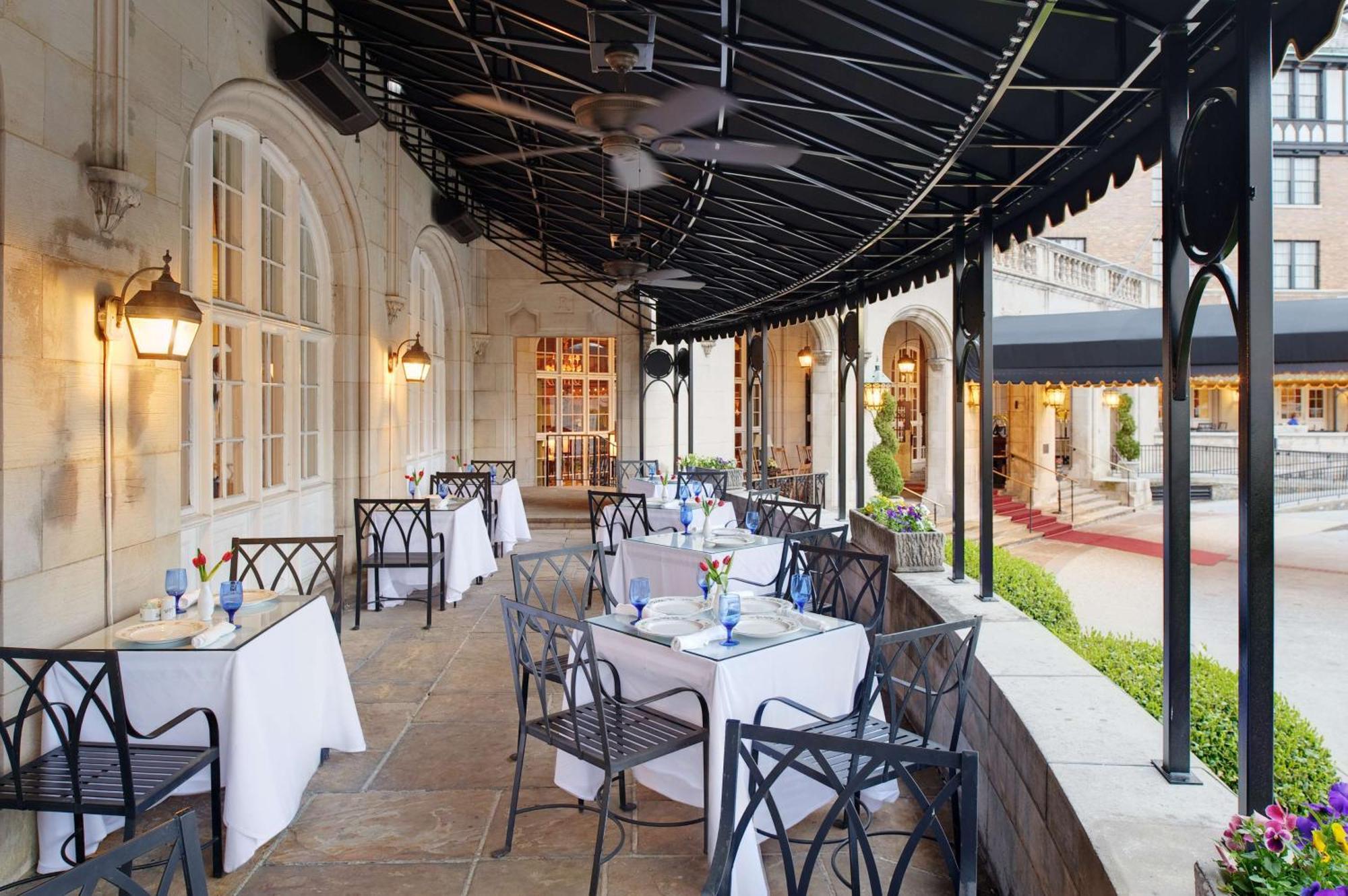 Hotel Roanoke & Conference Center, Curio Collection By Hilton Exterior photo