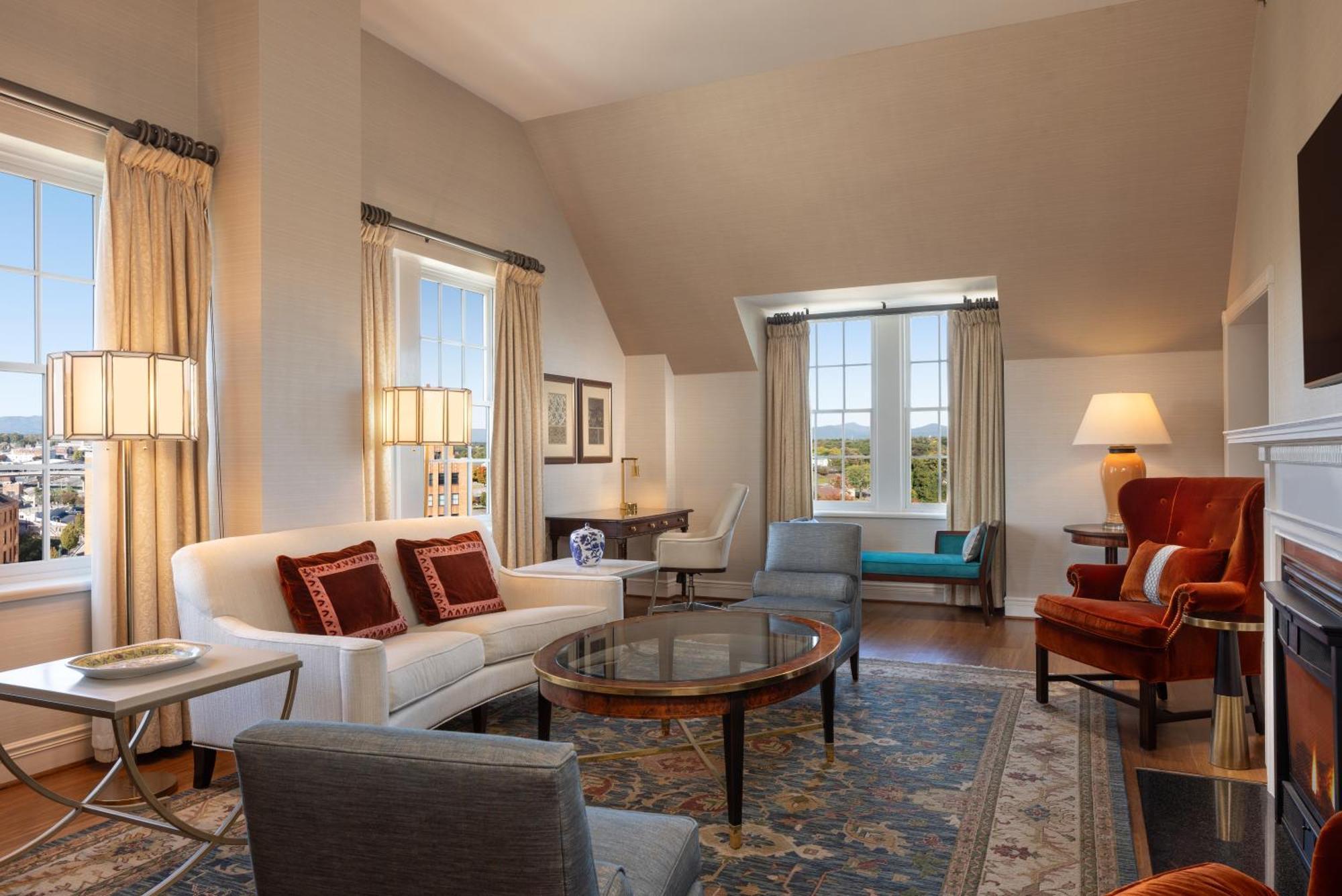 Hotel Roanoke & Conference Center, Curio Collection By Hilton Exterior photo