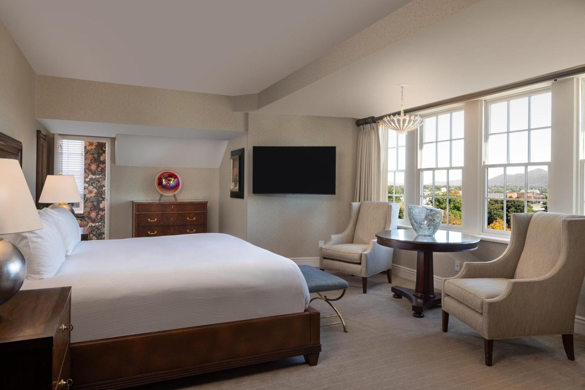 Hotel Roanoke & Conference Center, Curio Collection By Hilton Exterior photo