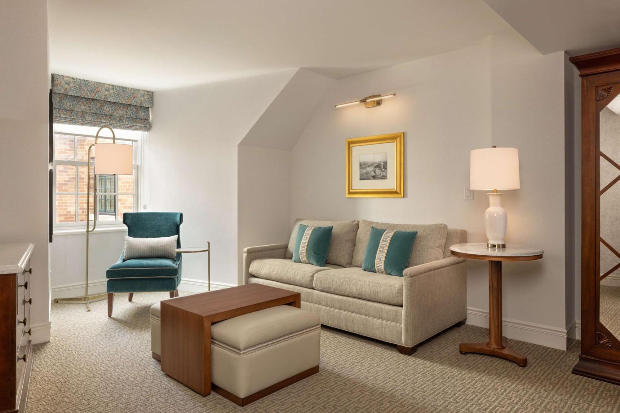 Hotel Roanoke & Conference Center, Curio Collection By Hilton Exterior photo